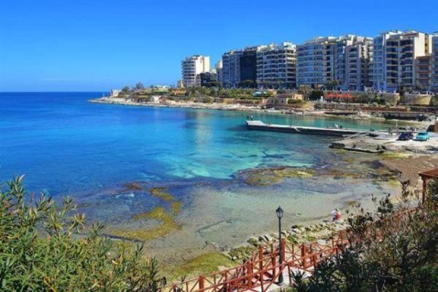 Seaview Apartment In Fort Cambridge, Sliema Bagian luar foto