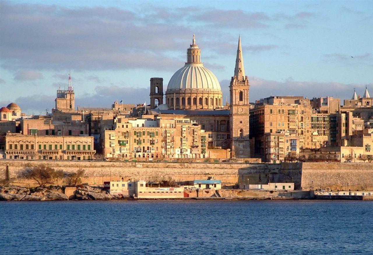 Seaview Apartment In Fort Cambridge, Sliema Bagian luar foto