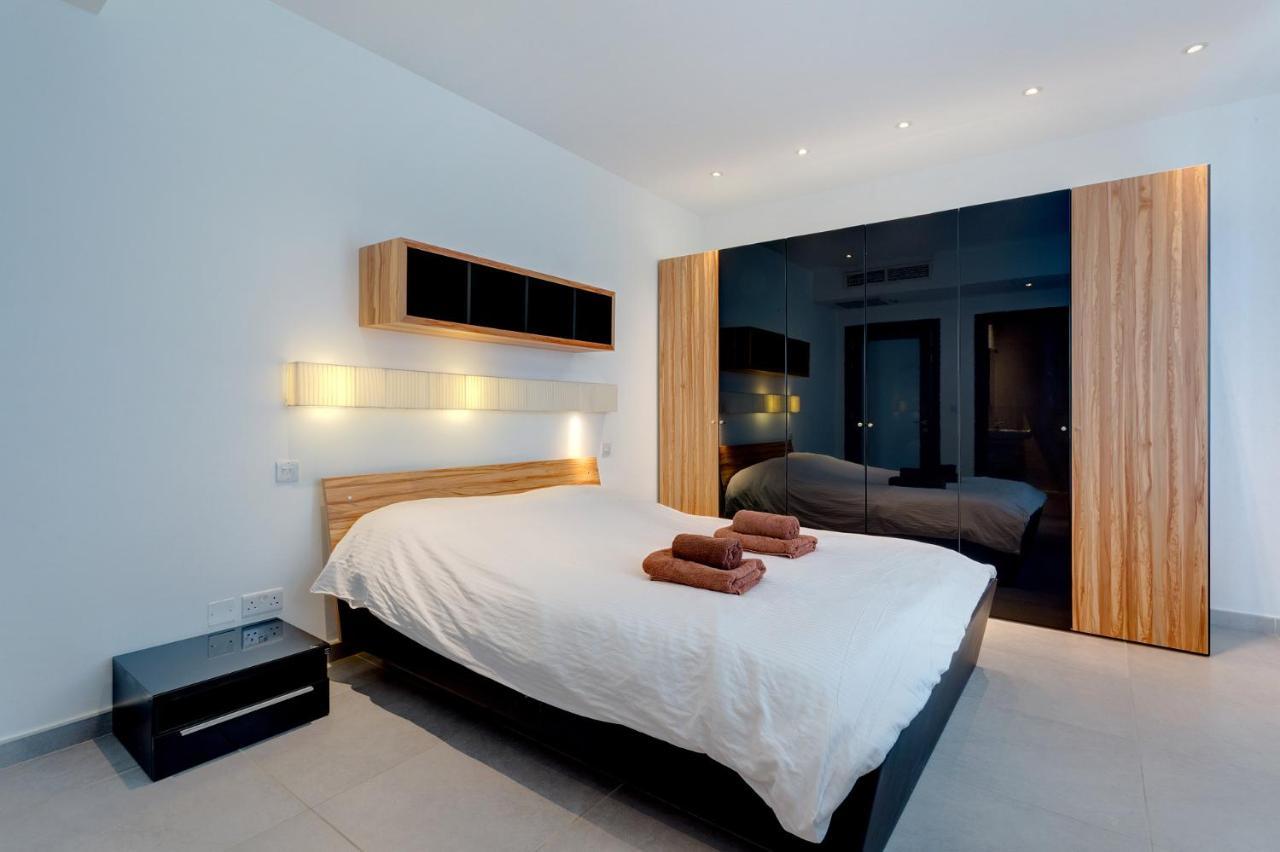 Seaview Apartment In Fort Cambridge, Sliema Bagian luar foto