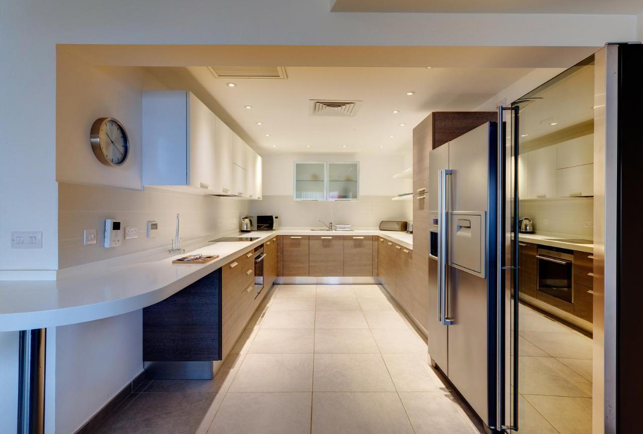 Seaview Apartment In Fort Cambridge, Sliema Bagian luar foto