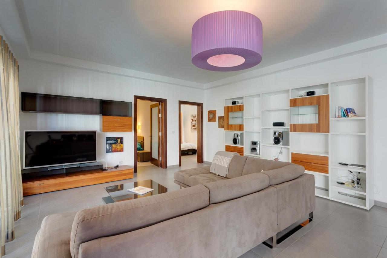 Seaview Apartment In Fort Cambridge, Sliema Bagian luar foto