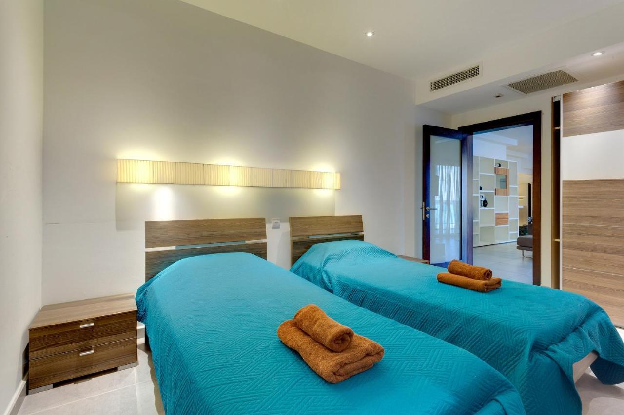 Seaview Apartment In Fort Cambridge, Sliema Bagian luar foto