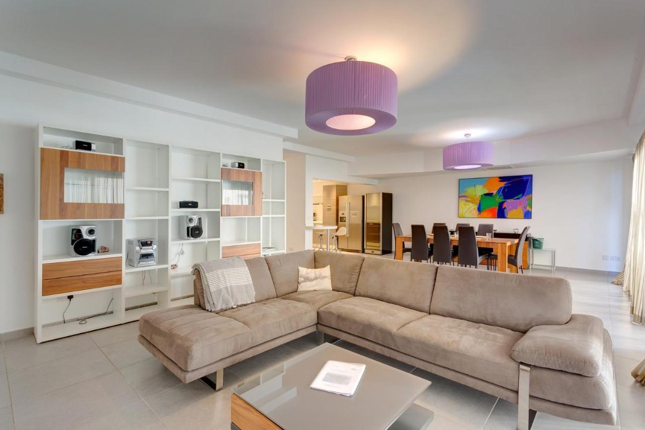 Seaview Apartment In Fort Cambridge, Sliema Bagian luar foto